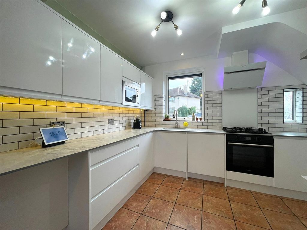 Property photo 3 of 16 Kitchen