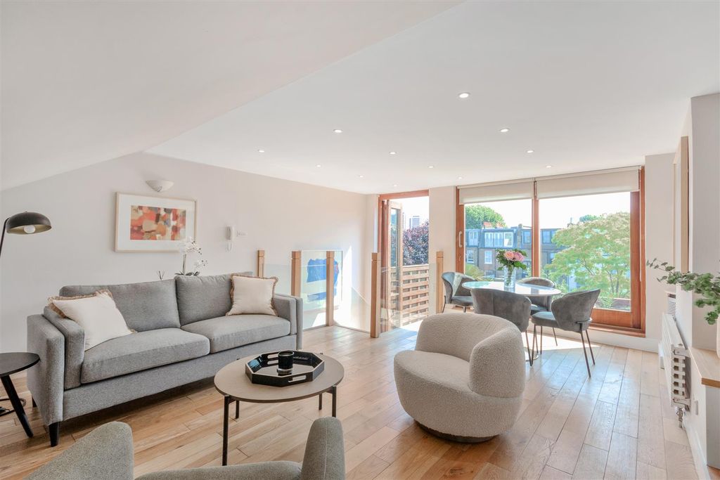 Property photo 1 of 9 Sulgrave Road