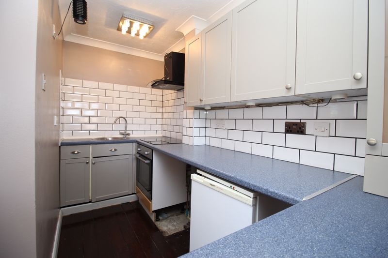 Property photo 2 of 11 Kitchen