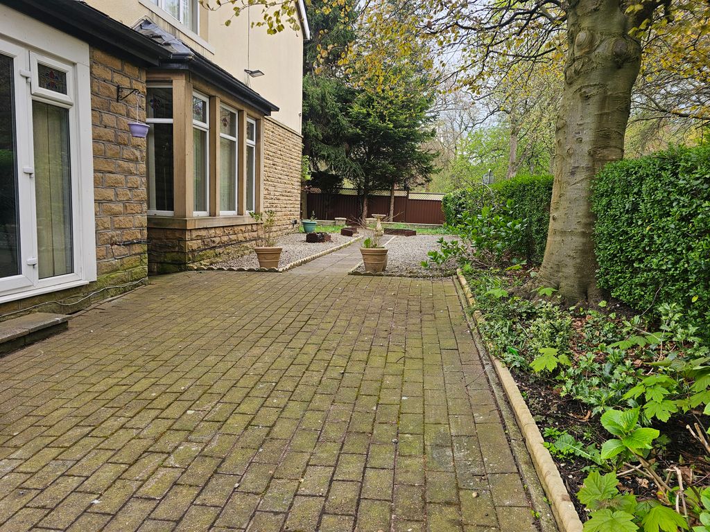 Property photo 2 of 25