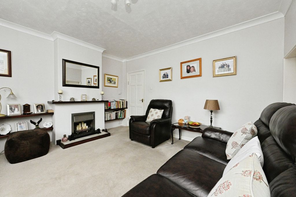 Property photo 3 of 17 Photo