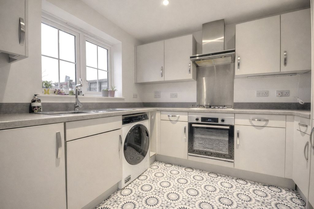 Property photo 3 of 9 Picture No. 06