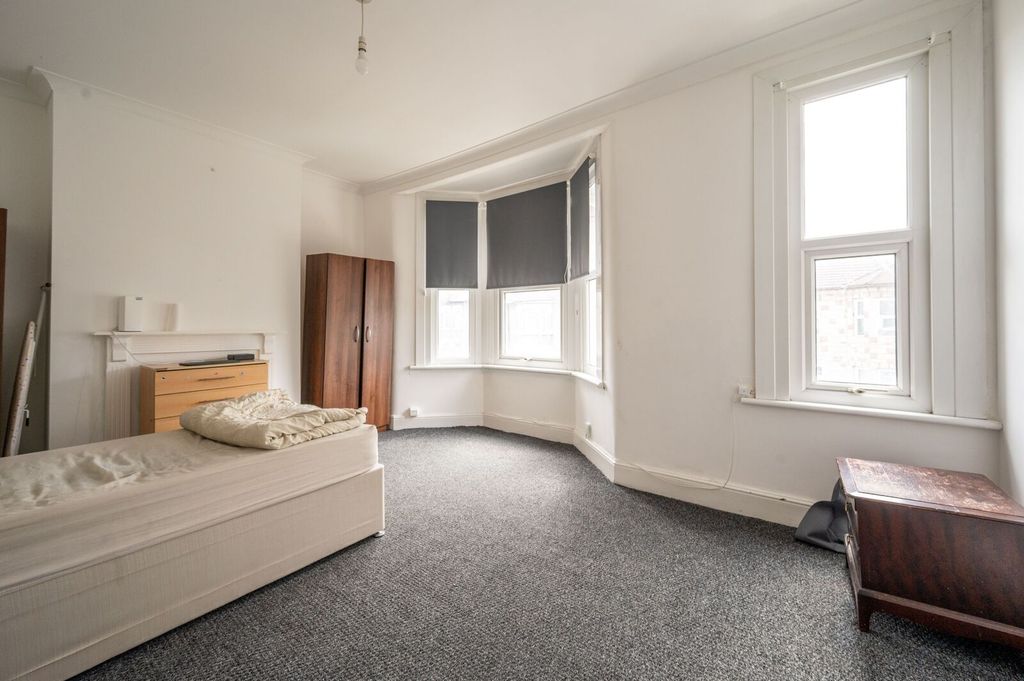 Property photo 1 of 5