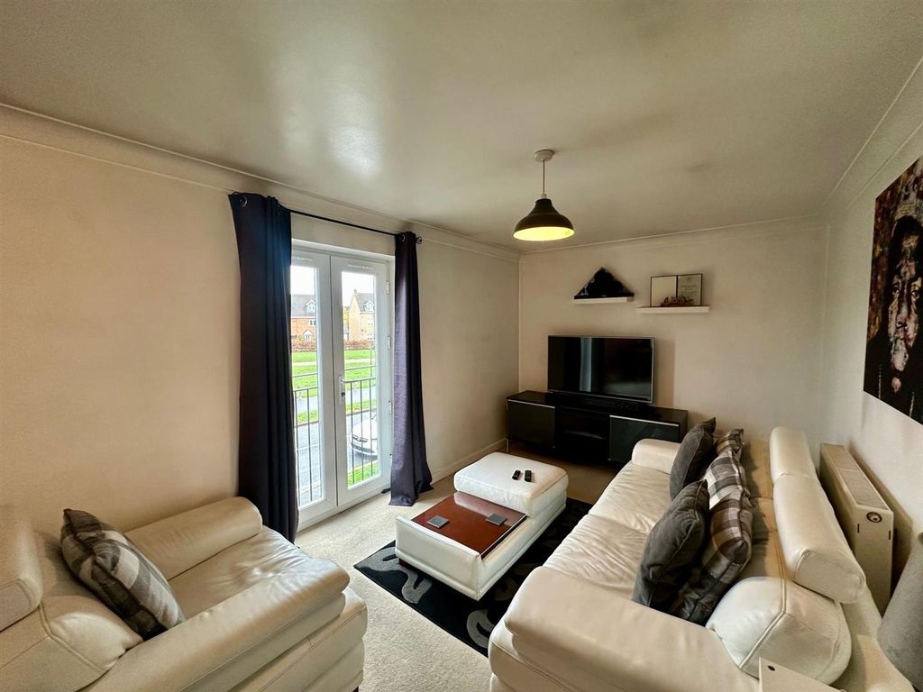 Property photo 2 of 13 Lounge