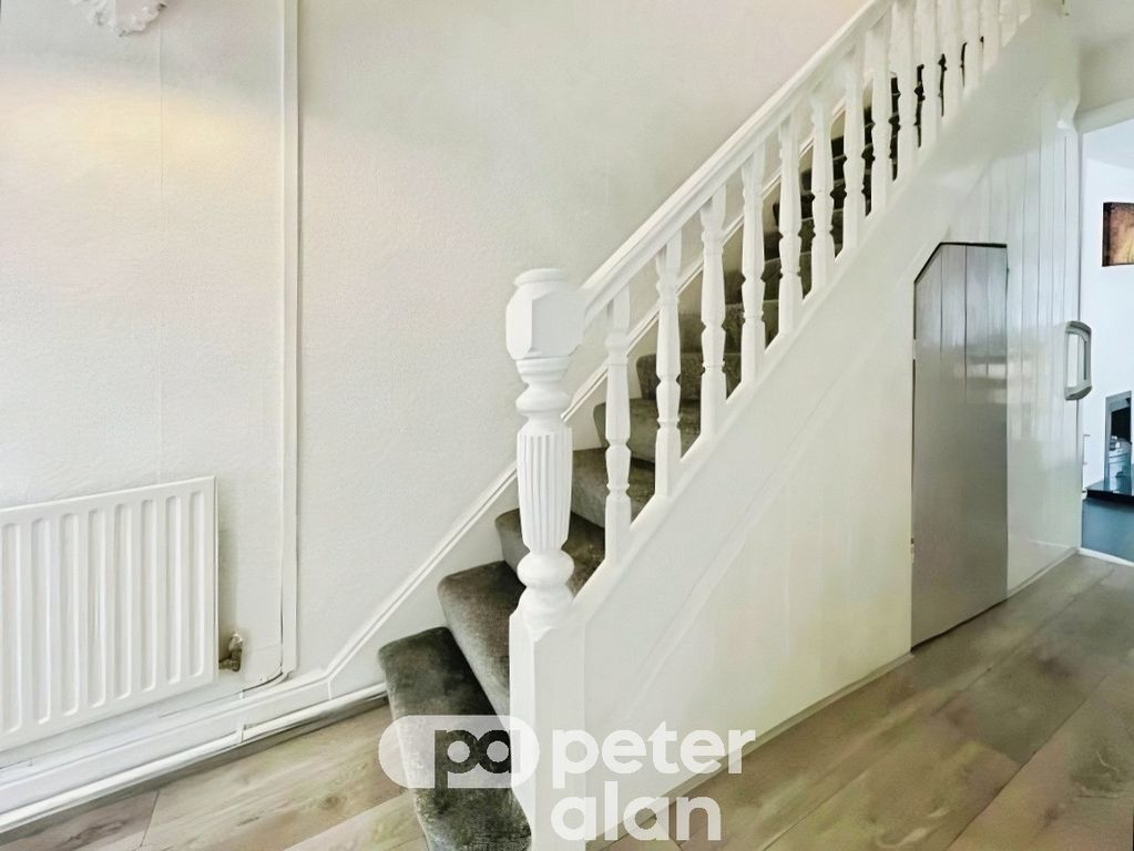 Property photo 2 of 13 Entrance Hall