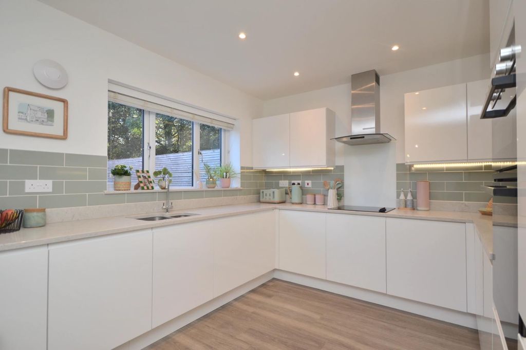 Property photo 3 of 33 L-Shaped Kitchen./Dining Room