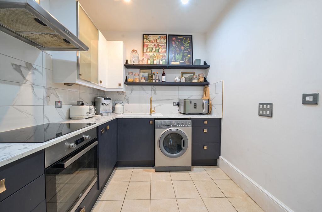 Property photo 3 of 11 1372151-21-68Fb44...