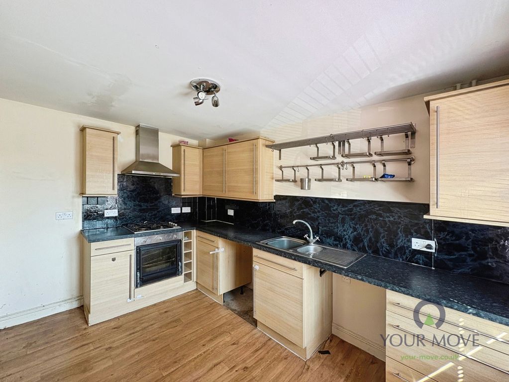 Property photo 2 of 11 Kitchen