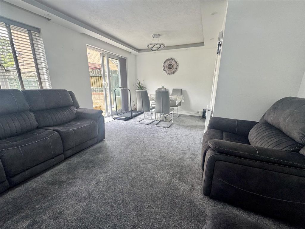Property photo 3 of 12 Tempimagey9Hbho.Jpg