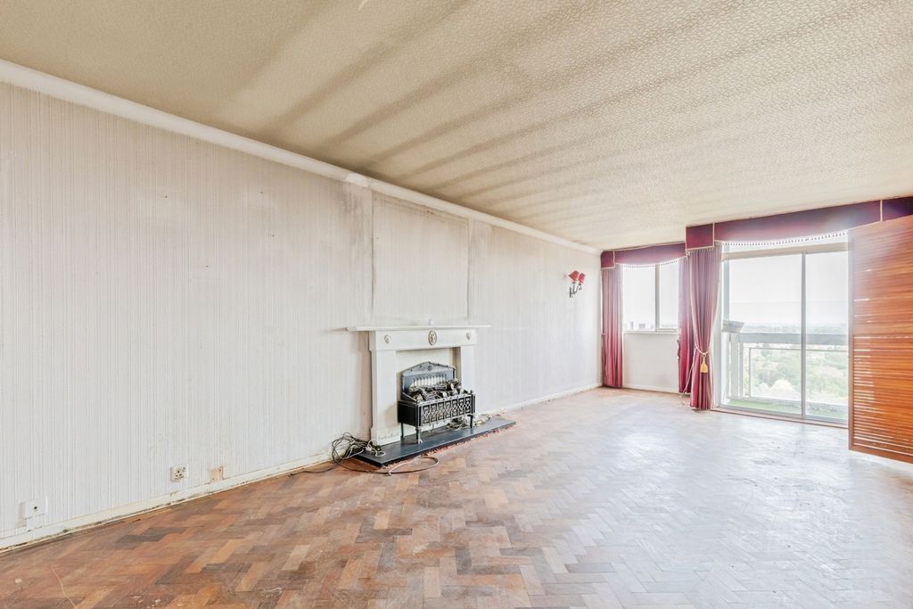 Property photo 2 of 15 Pbox-Img.Jpg