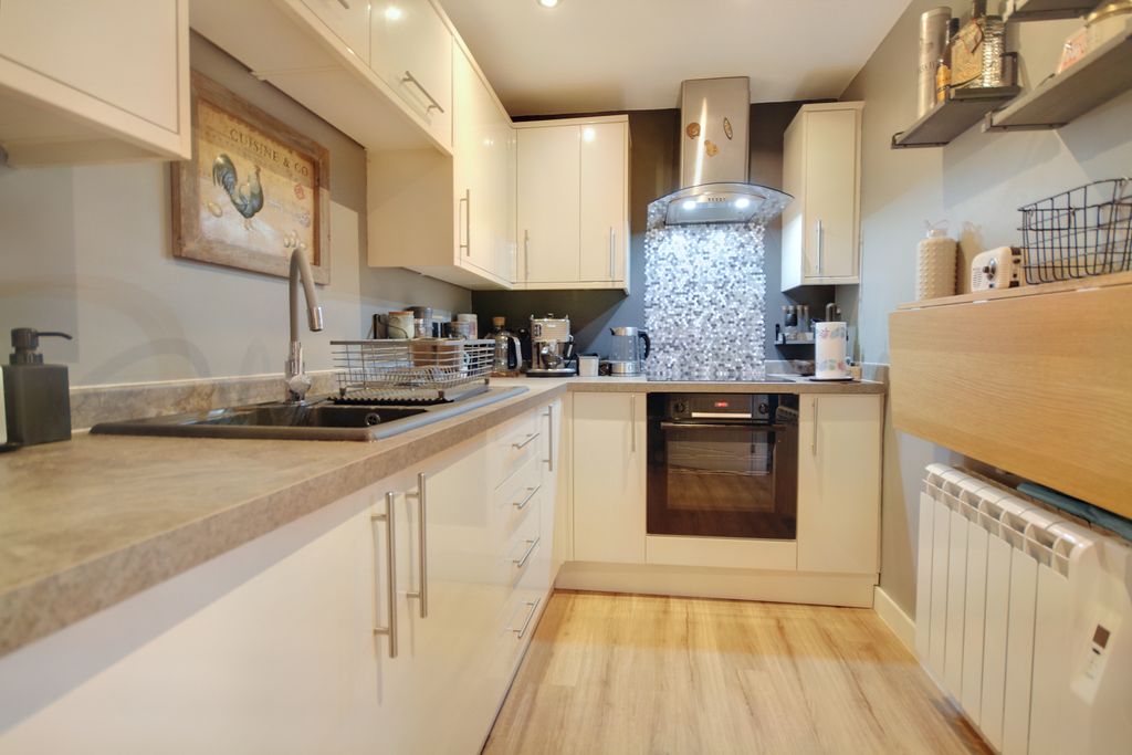 Property photo 2 of 7 Img9270Img9272