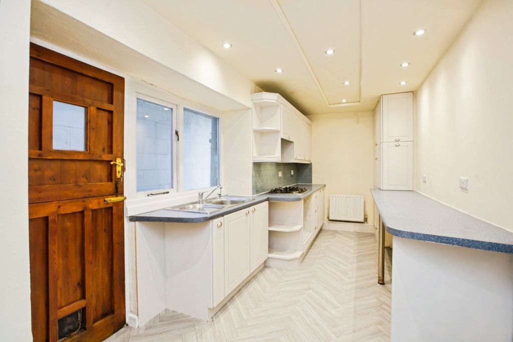 Property photo 3 of 20 Kitchen Diner