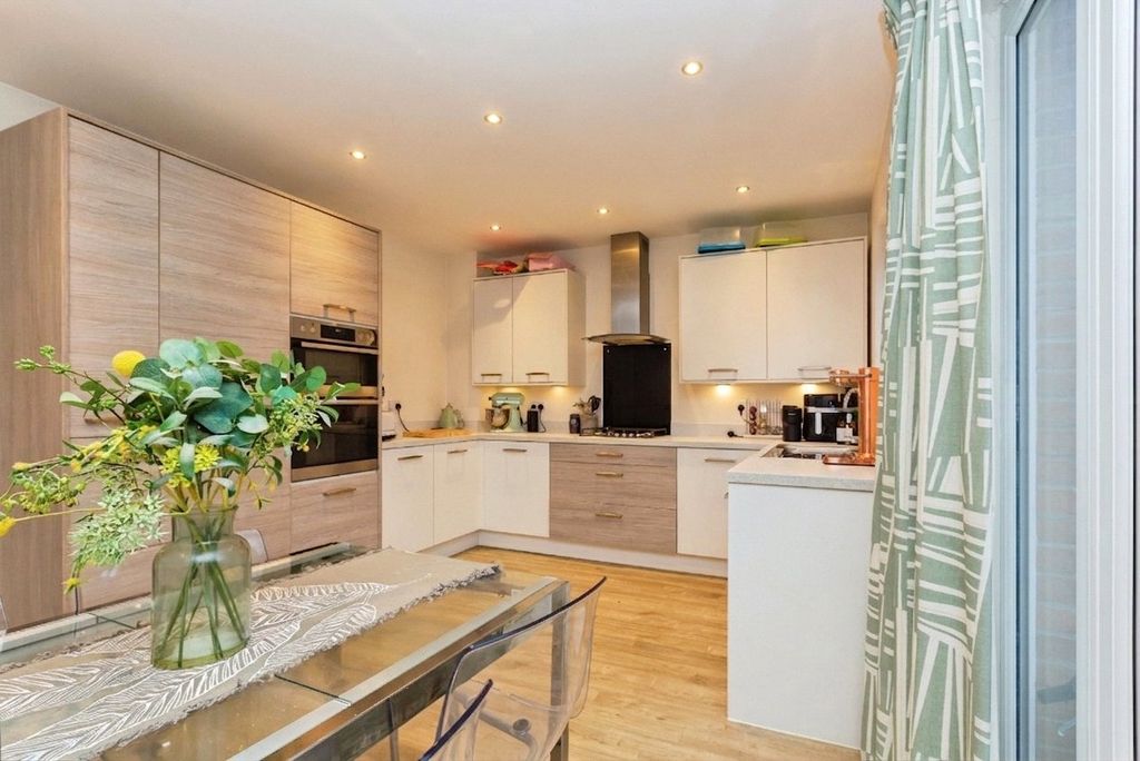 Property photo 2 of 16 Picture No. 20