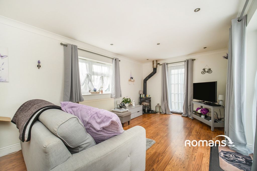 Property photo 2 of 10 Photo