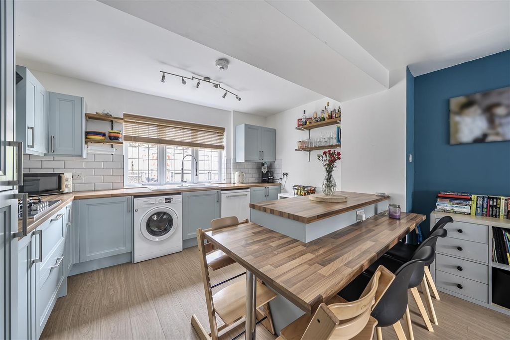 Property photo 2 of 17 Kitchen