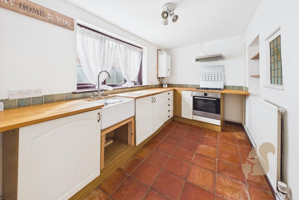 Property photo 3 of 18 Kitchen