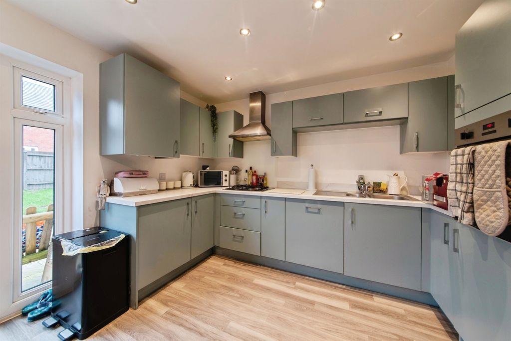 Property photo 3 of 19