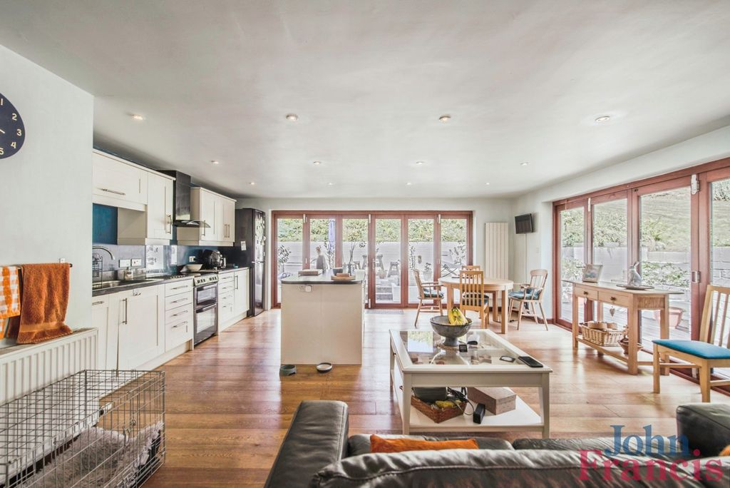 Property photo 2 of 33 Pbox-Img.Jpg