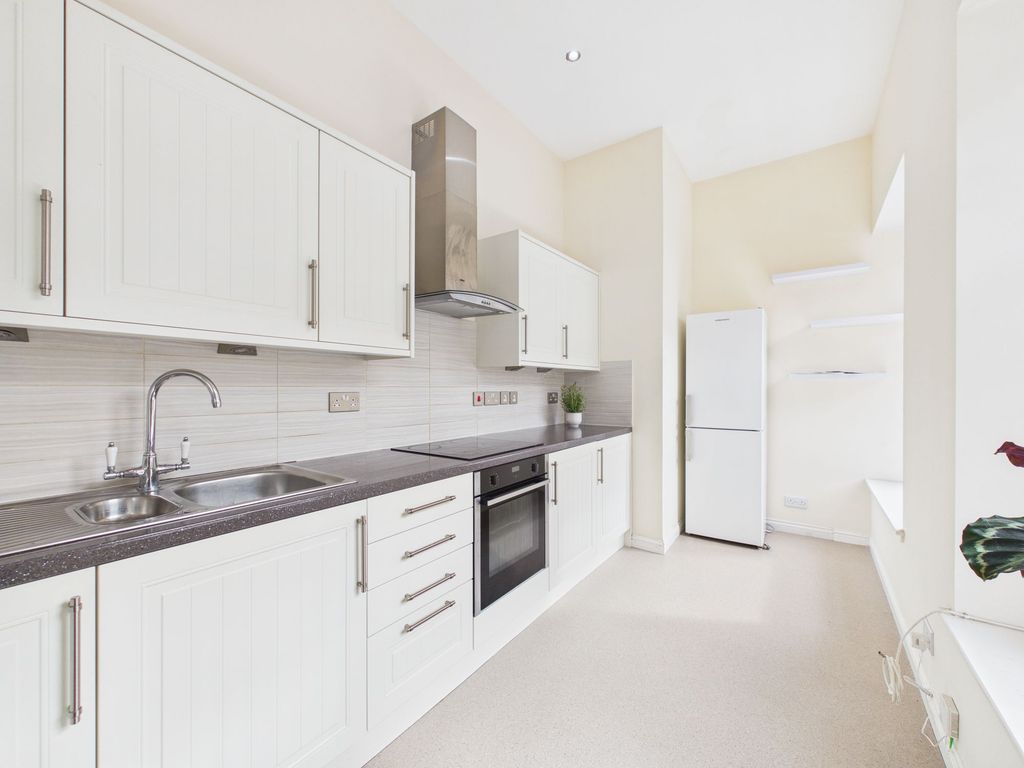 Property photo 3 of 19 Kitchen