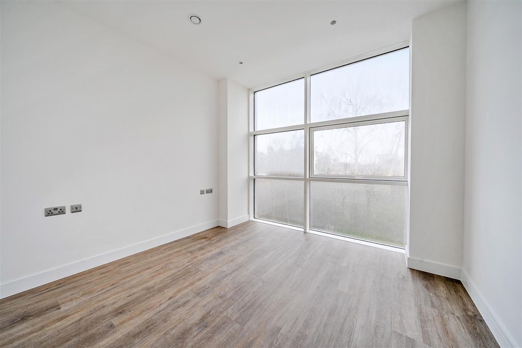 Property photo 3 of 22 1396527-3-6964Cb418c9d4.Jpg