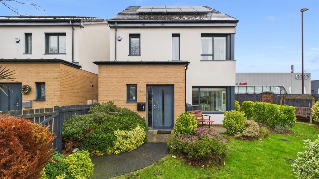 Property photo 1 of 33