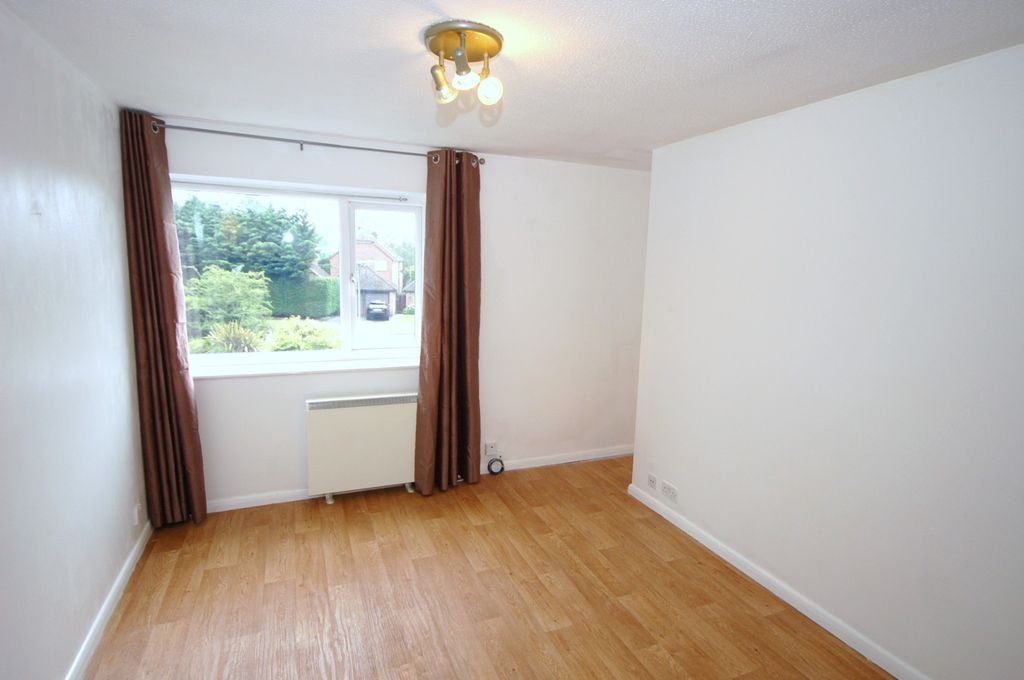 Property photo 3 of 11 Living Room