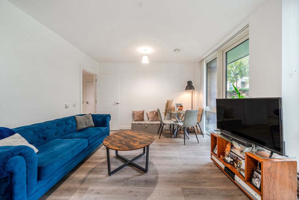 Property photo 1 of 18 1521071-12-1A08ba...