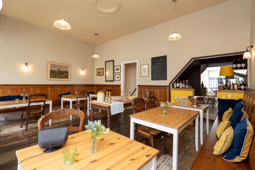 Property photo 3 of 25