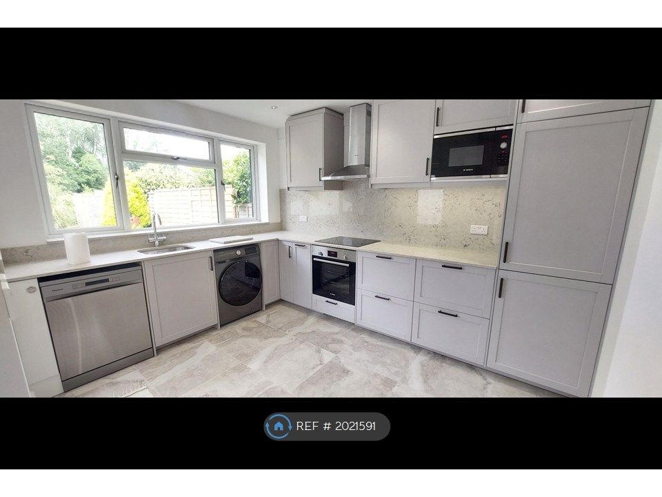 Property photo 2 of 33 Kitchen