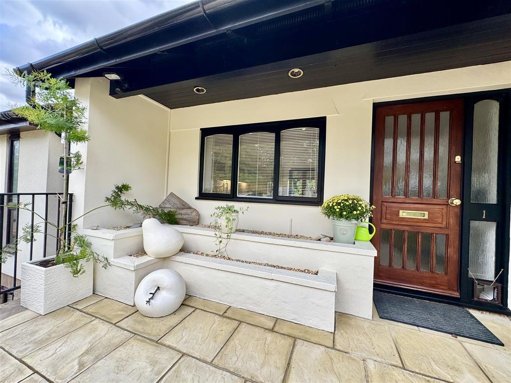 Property photo 2 of 24 Upper Ground Floor Entrance Porch