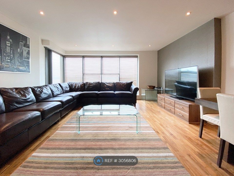 Property photo 3 of 10 Lounge