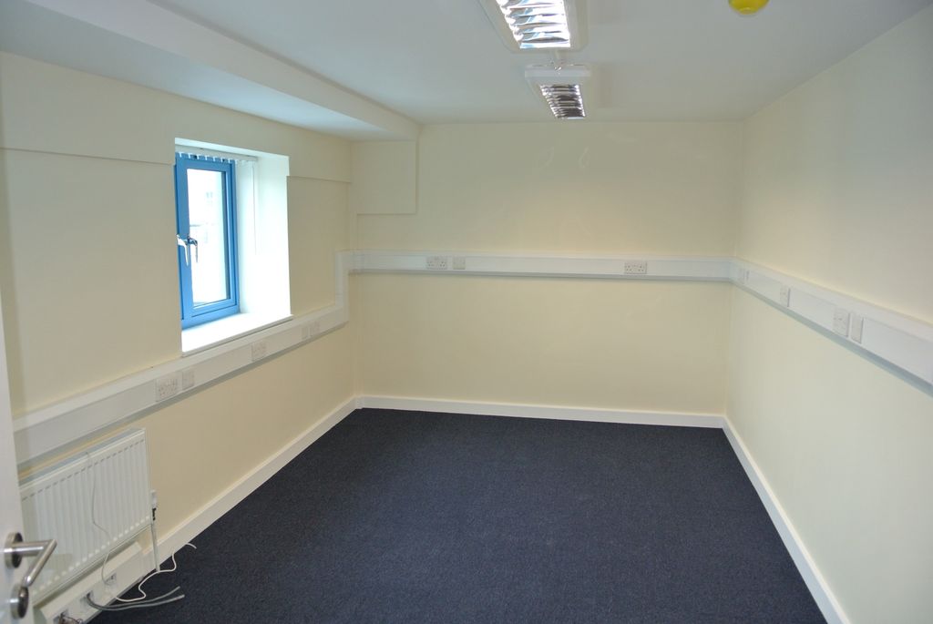 Property photo 2 of 12 Office 5