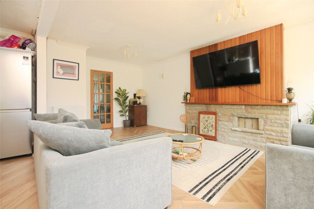 Property photo 2 of 13 Lounge