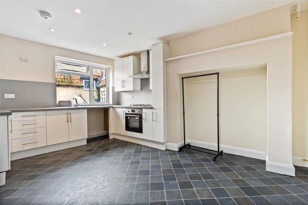 Property photo 2 of 11 Kitchen Diner