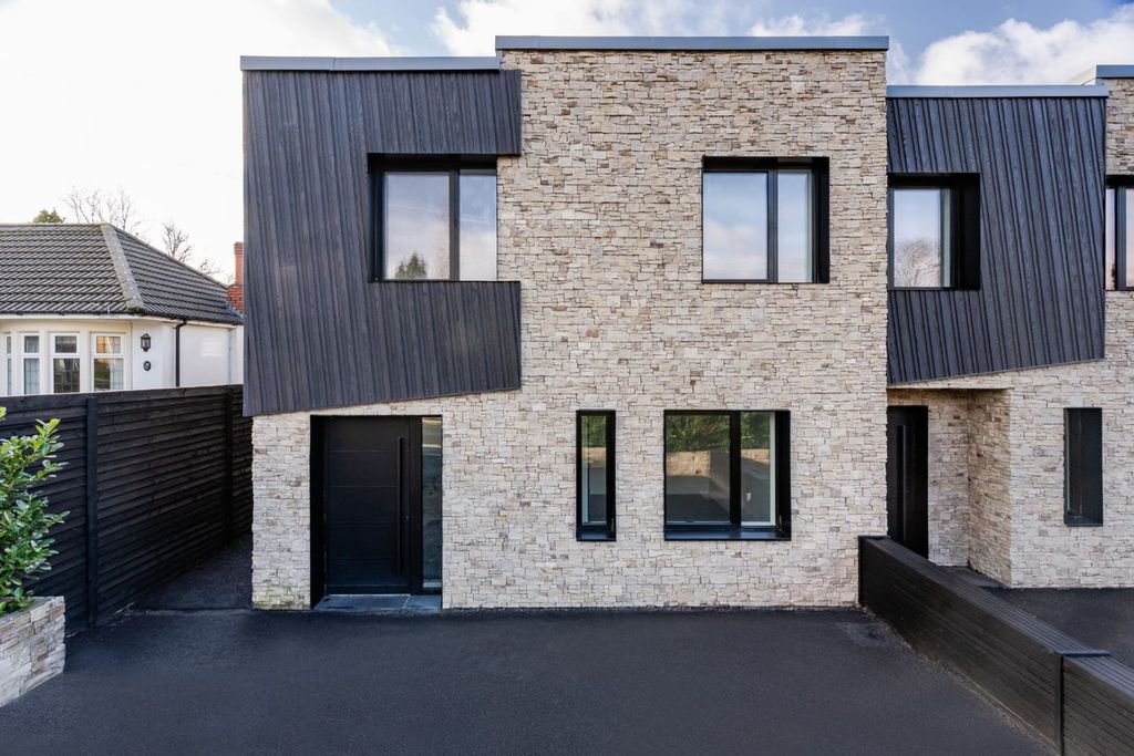 Property photo 3 of 25