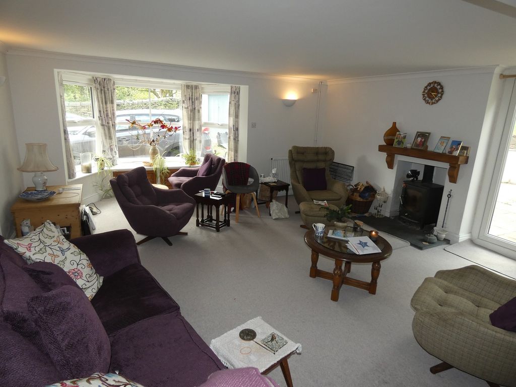 Property photo 2 of 17 Main Lounge