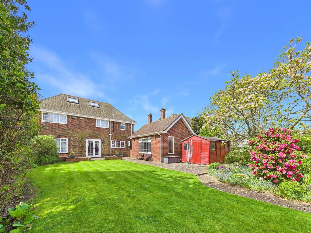 Property photo 2 of 32 Private Garden