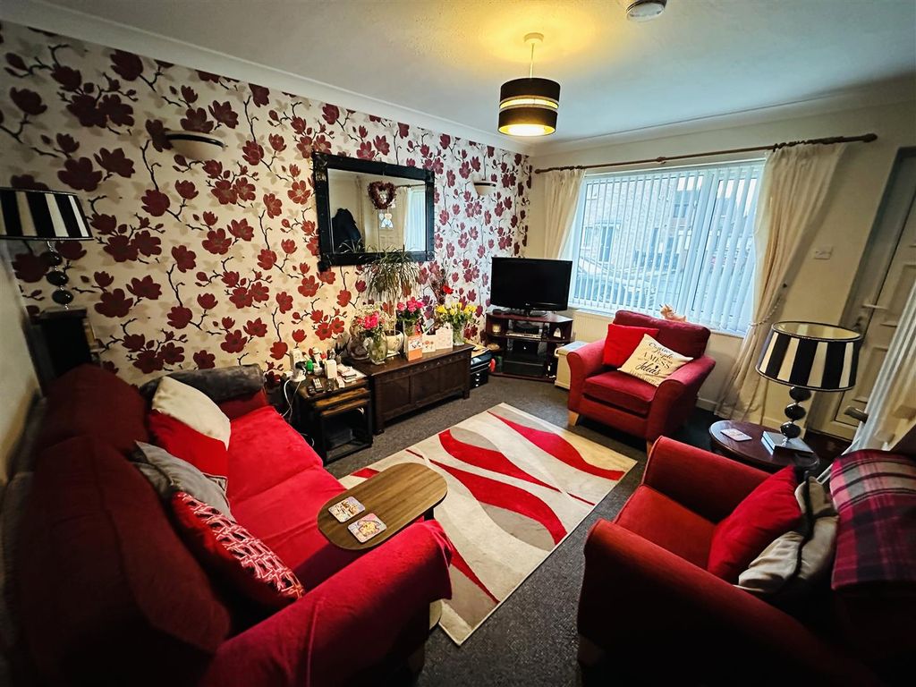 Property photo 2 of 8 Lounge