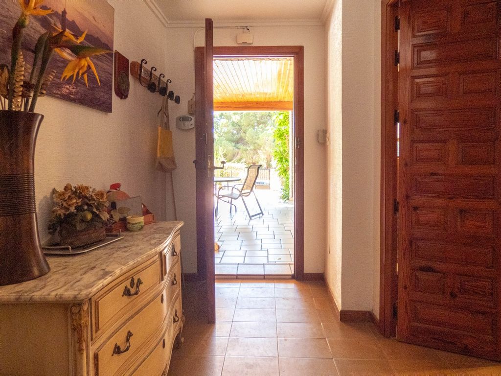 Property photo 2 of 31