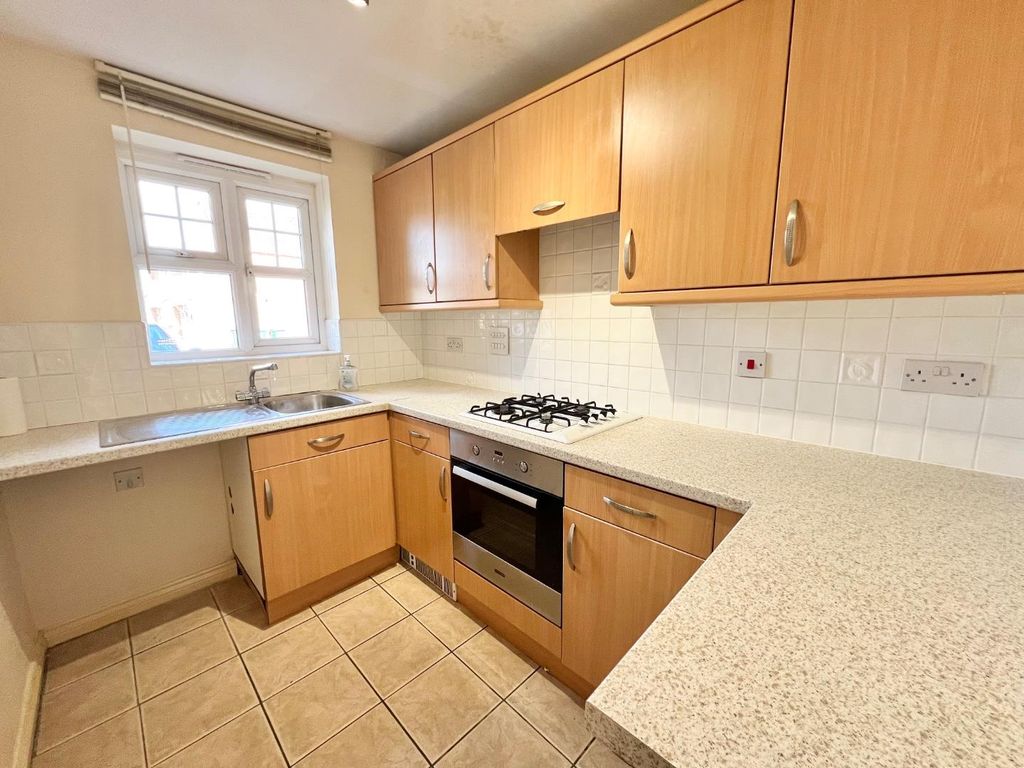 Property photo 3 of 9 Kitchen