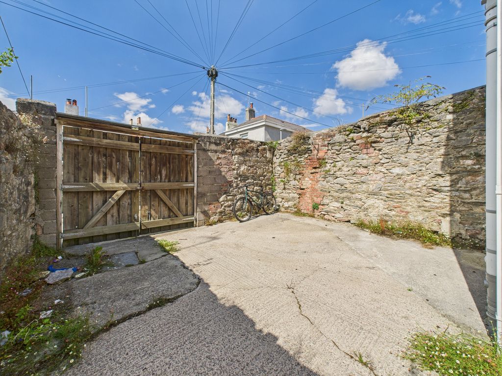 Property photo 2 of 20 Cam02089G0-Pr0533-Still010