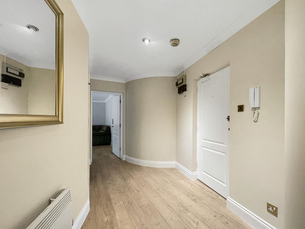 Property photo 2 of 13 Hallway