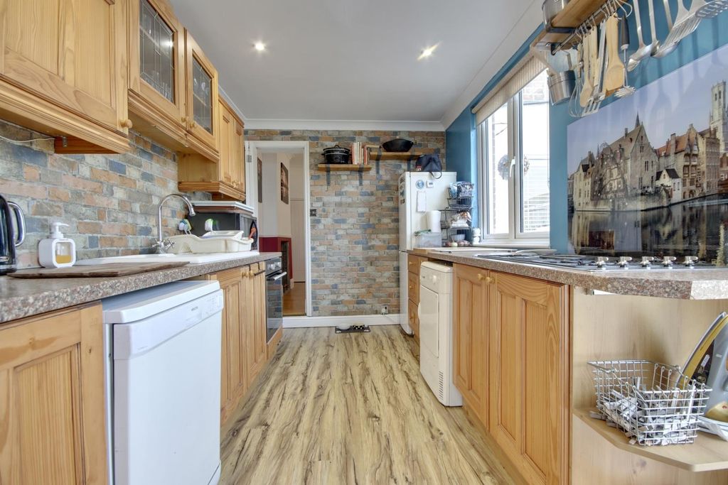 Property photo 3 of 21 W6.Jpg