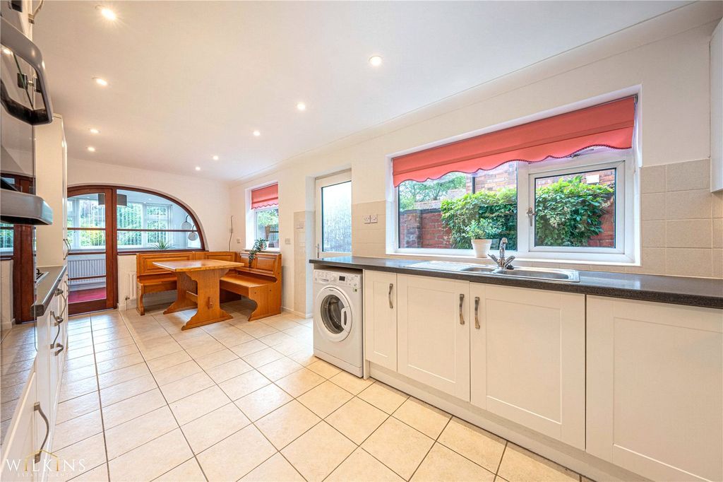 Property photo 3 of 45 Picture No. 06