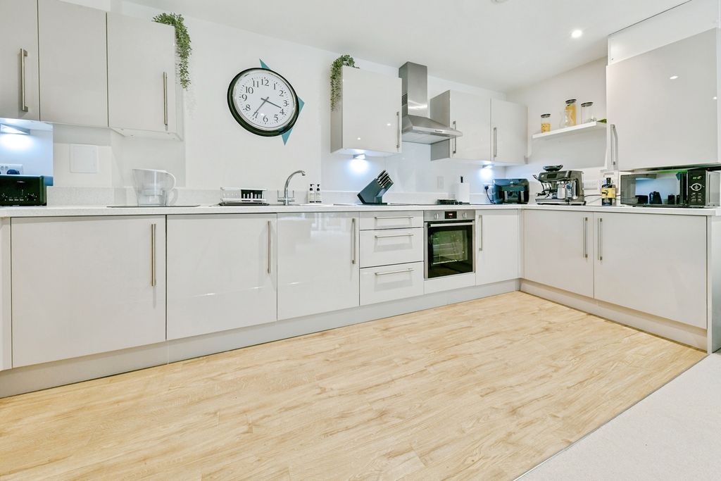 Property photo 3 of 19 Pbox-Img.Jpg
