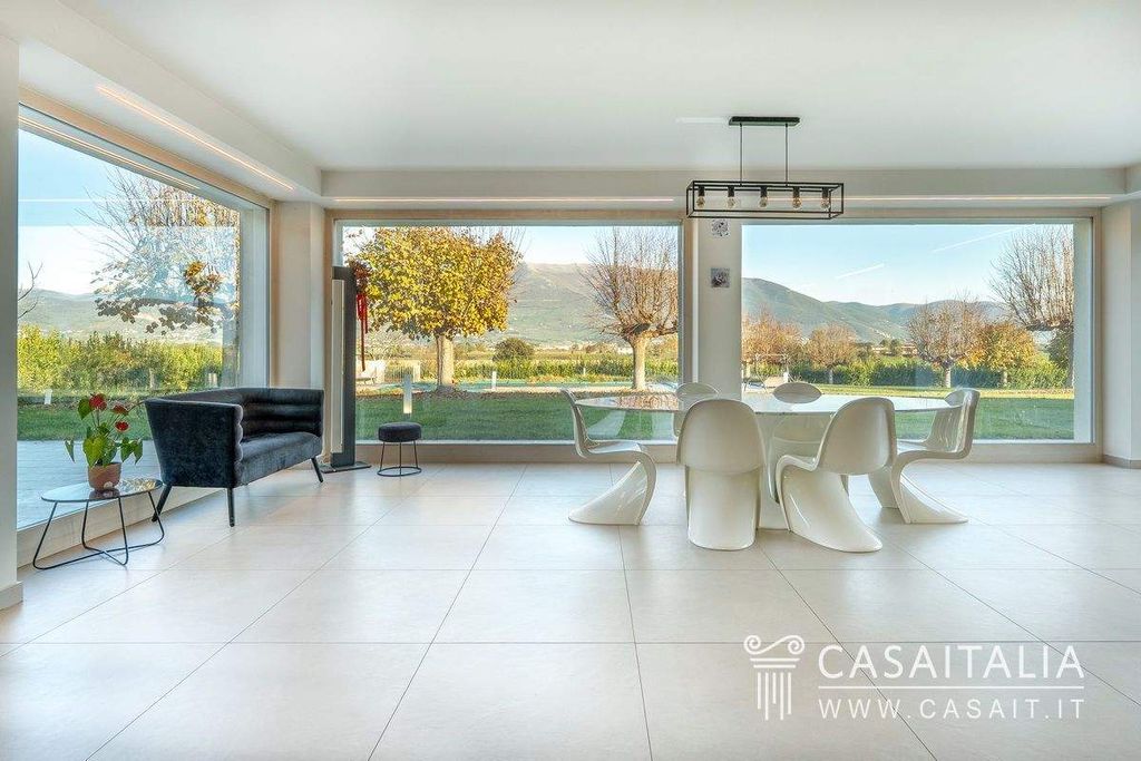 Property photo 2 of 30