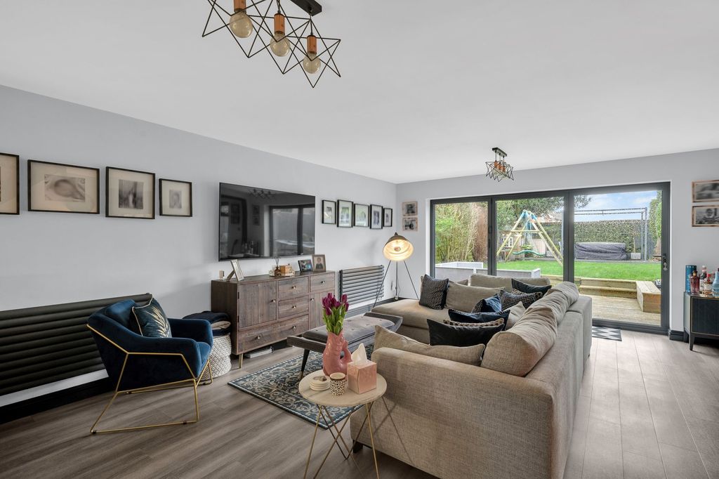 Property photo 3 of 23