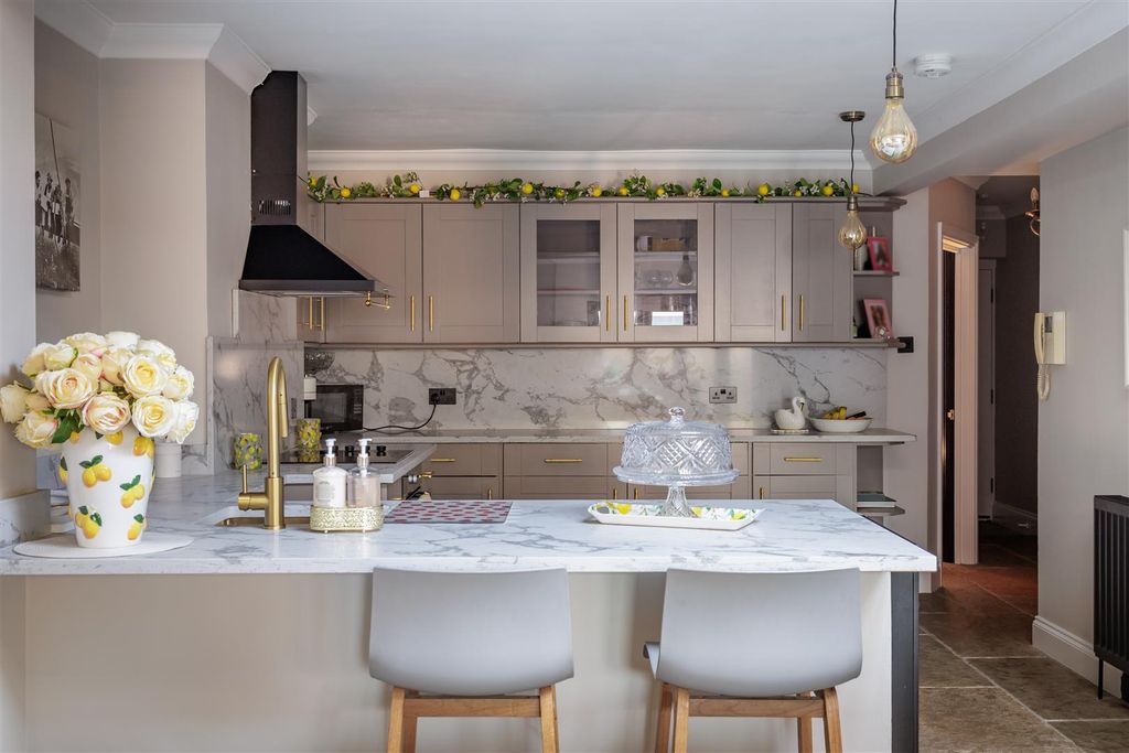 Property photo 3 of 19 2_Grantley_House-14.Jpg