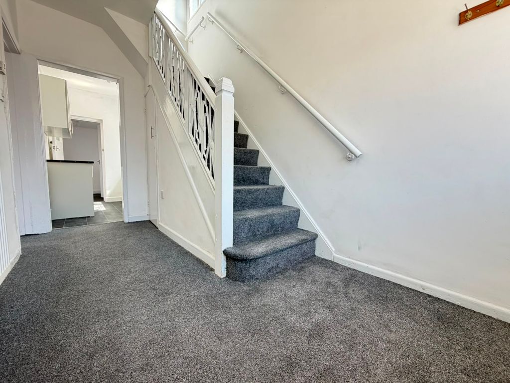 Property photo 2 of 16 938Af269-03Bb-4Da6-B46d-9762Efe53De0