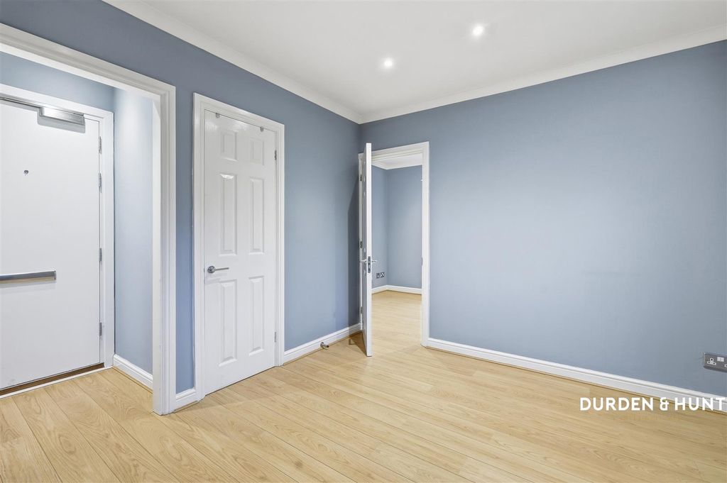 Property photo 2 of 11 Albert Road